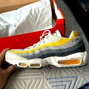 They clean a lil and no been use to much probably 2 time if I remember.